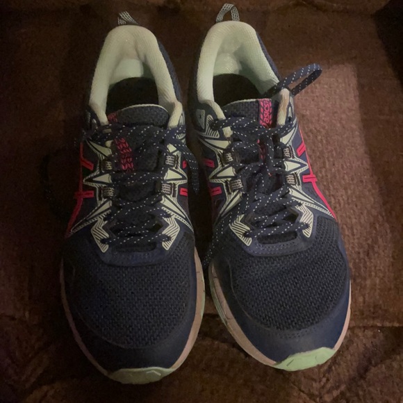 Asics Shoes - ONLY WORN TWICE Women’s ASICS size 9